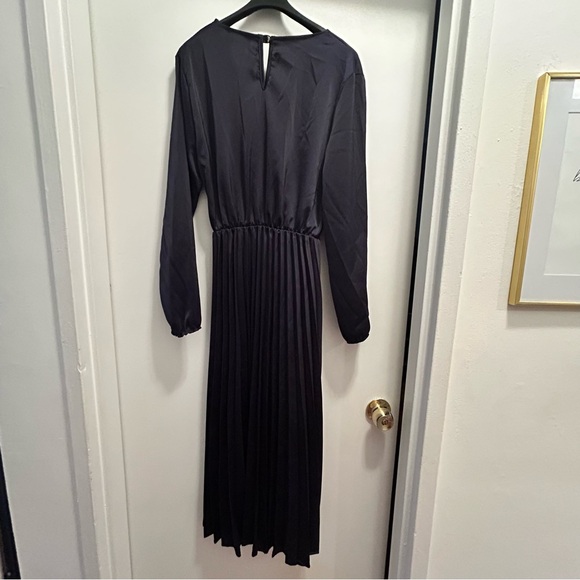 Garçonne Navy Satin Pleated Dress - Picture 5 of 6